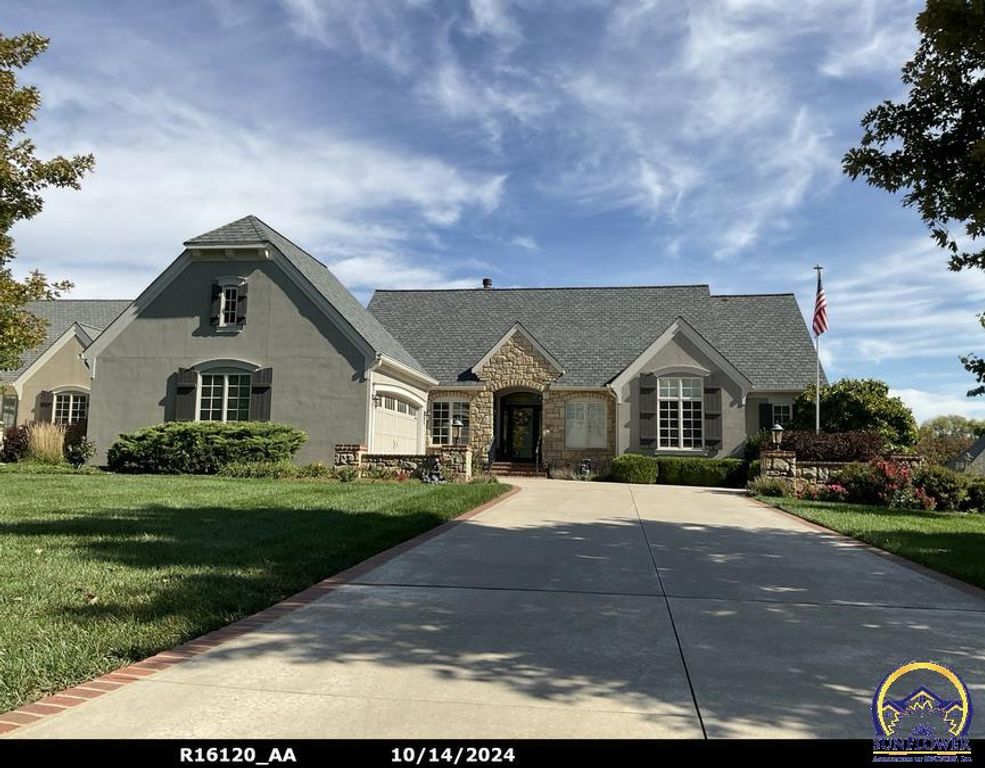 1012 SW Dartmoor LN, Topeka, KS 66604