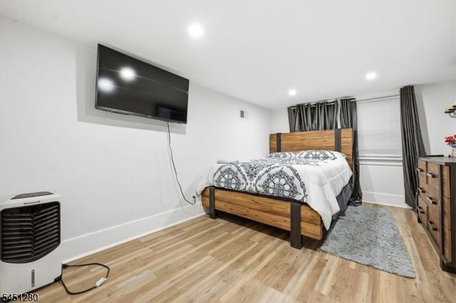 570 11Th Ave, Paterson City, NJ 07514