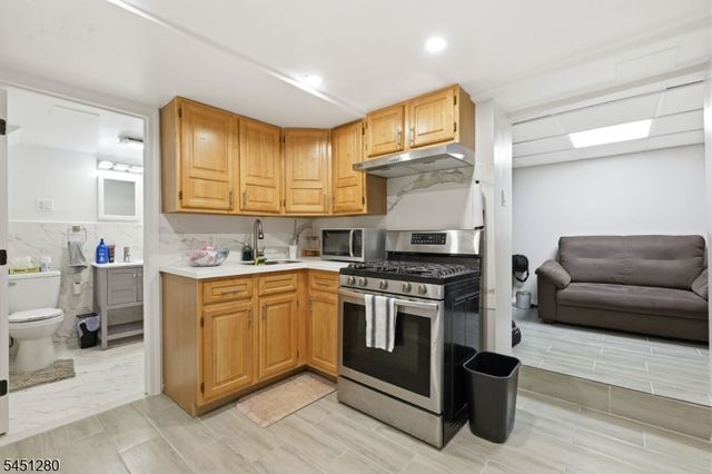 570 11Th Ave, Paterson City, NJ 07514