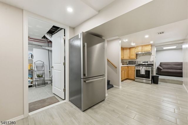 570 11Th Ave, Paterson City, NJ 07514