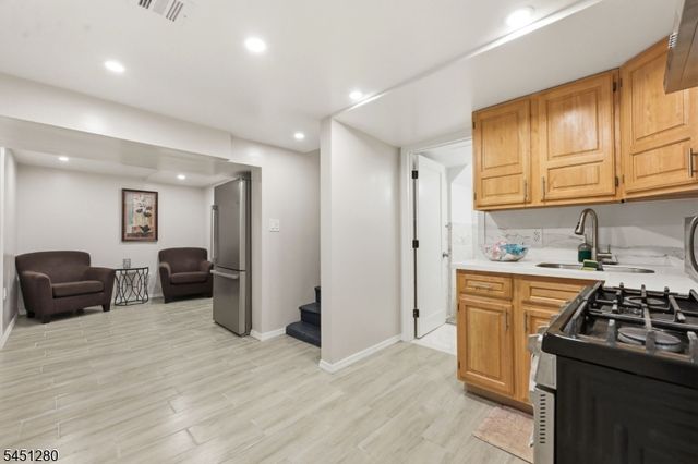 570 11Th Ave, Paterson City, NJ 07514