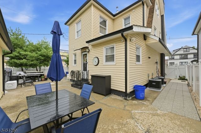 570 11Th Ave, Paterson City, NJ 07514