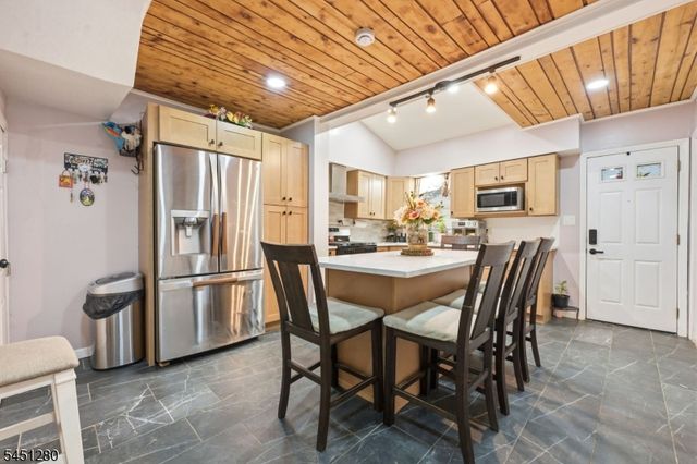 570 11Th Ave, Paterson City, NJ 07514