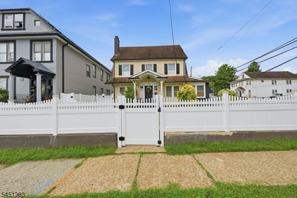 570 11Th Ave, Paterson City, NJ 07514 — photo 2