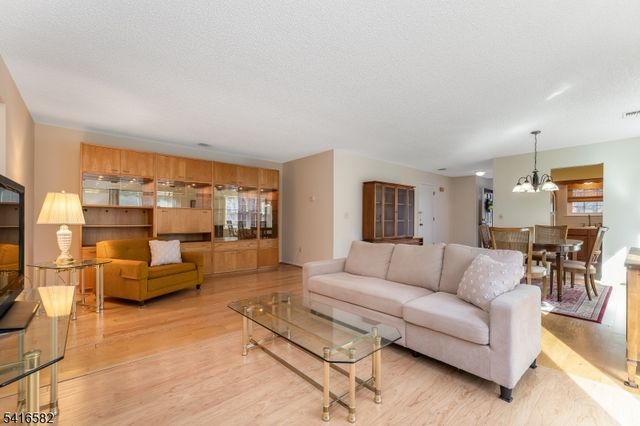 8 Betty Court, Lebanon Boro, NJ 08833