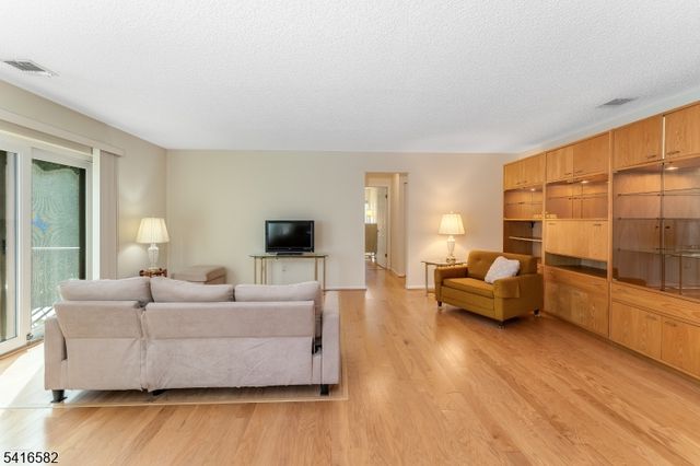 8 Betty Court, Lebanon Boro, NJ 08833