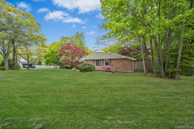 35 Pembrook Drive, Stony Brook, NY 11790