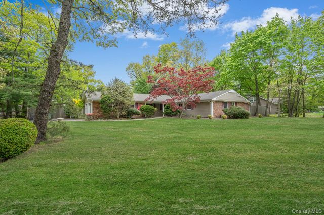 35 Pembrook Drive, Stony Brook, NY 11790