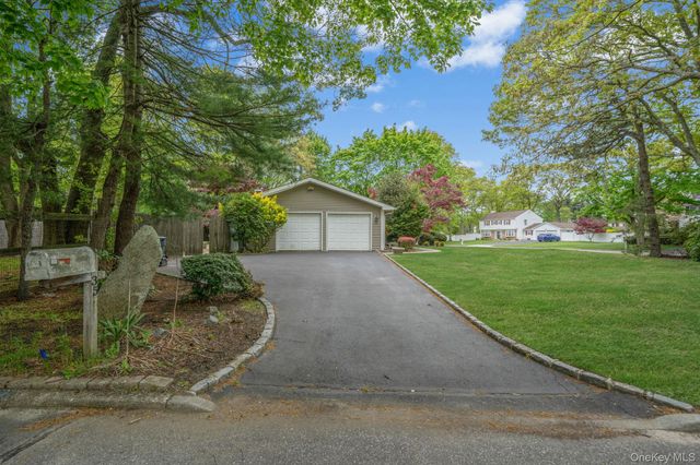 35 Pembrook Drive, Stony Brook, NY 11790