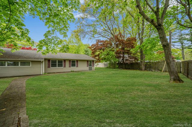 35 Pembrook Drive, Stony Brook, NY 11790