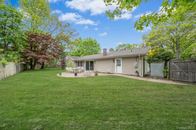 35 Pembrook Drive, Stony Brook, NY 11790