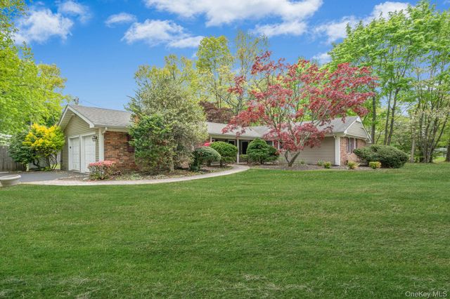 35 Pembrook Drive, Stony Brook, NY 11790