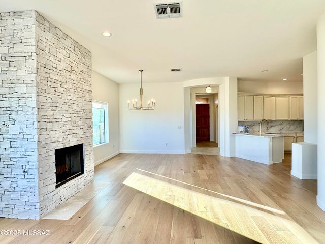 5926 N Campo Abierto, Tucson, AZ 85718