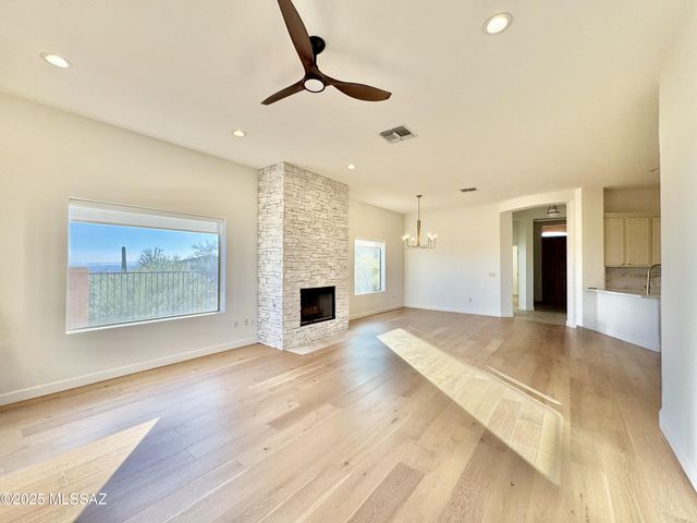 5926 N Campo Abierto, Tucson, AZ 85718