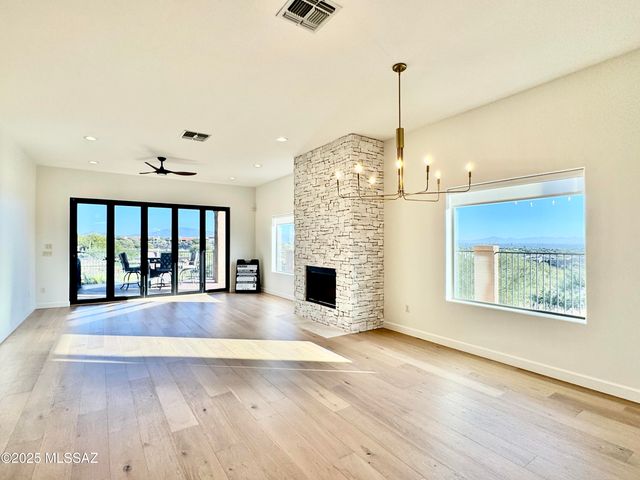 5926 N Campo Abierto, Tucson, AZ 85718