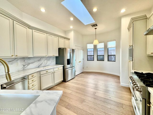 5926 N Campo Abierto, Tucson, AZ 85718