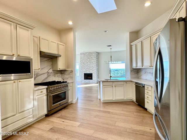 5926 N Campo Abierto, Tucson, AZ 85718