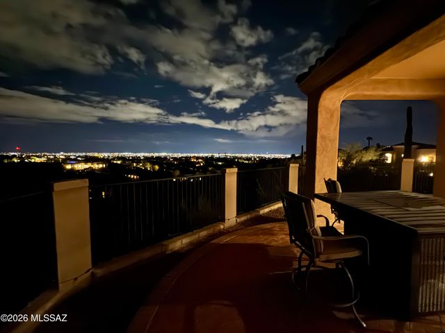 5926 N Campo Abierto, Tucson, AZ 85718