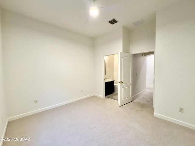 5926 N Campo Abierto, Tucson, AZ 85718