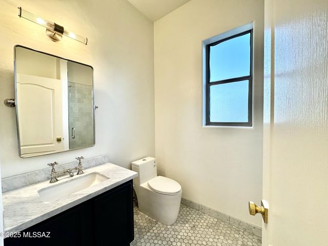 5926 N Campo Abierto, Tucson, AZ 85718