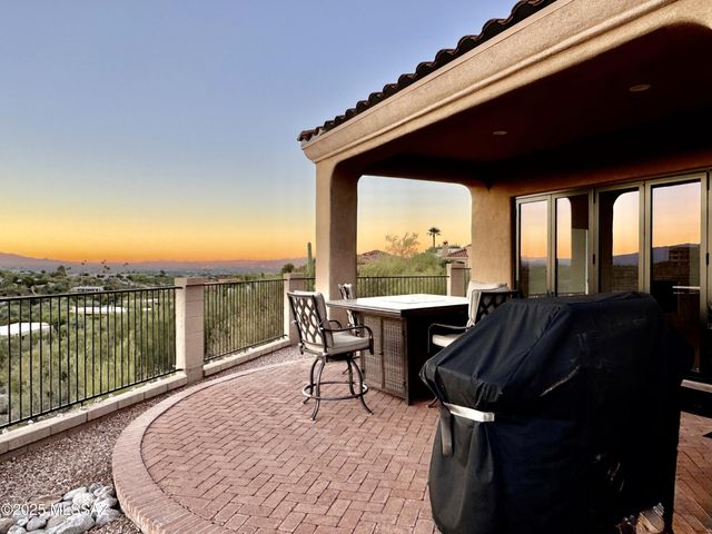 5926 N Campo Abierto, Tucson, AZ 85718