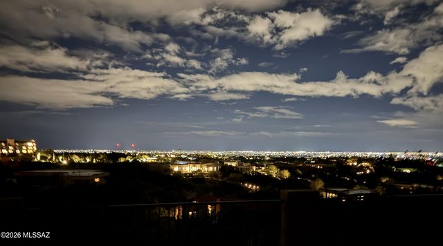 5926 N Campo Abierto, Tucson, AZ 85718