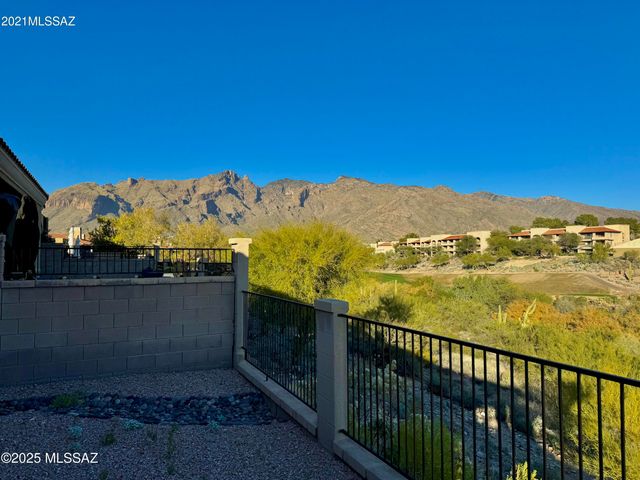 5926 N Campo Abierto, Tucson, AZ 85718