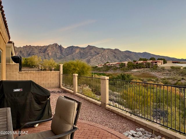 5926 N Campo Abierto, Tucson, AZ 85718