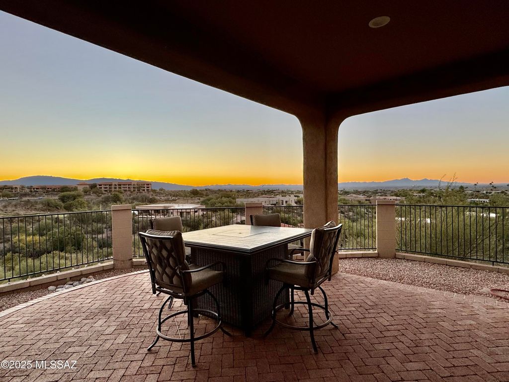 5926 N Campo Abierto, Tucson, AZ 85718