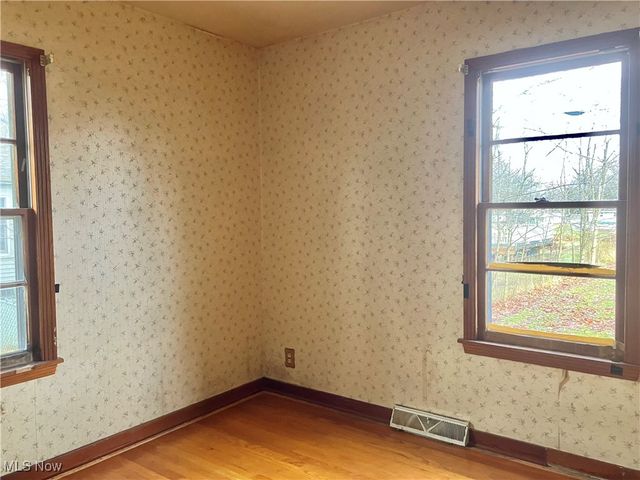 4234 Lake Road, Youngstown, OH 44511