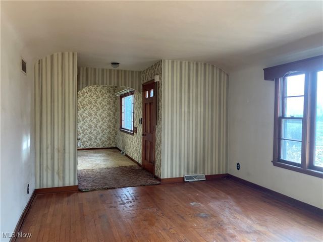 4234 Lake Road, Youngstown, OH 44511