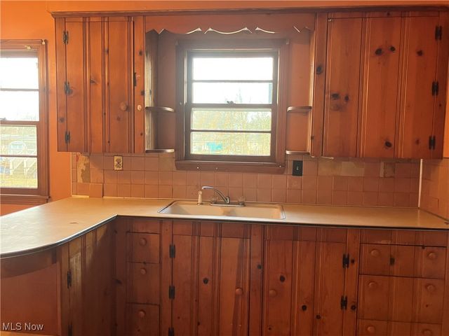 4234 Lake Road, Youngstown, OH 44511