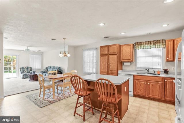 5 OXEN LN, New Oxford, PA 17350