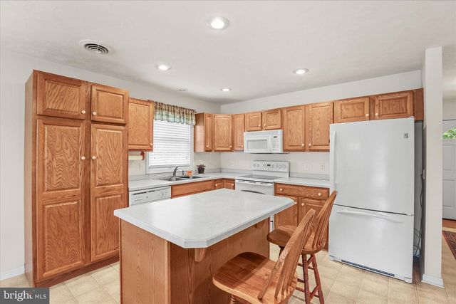 5 OXEN LN, New Oxford, PA 17350