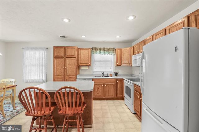 5 OXEN LN, New Oxford, PA 17350