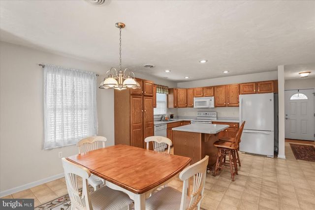 5 OXEN LN, New Oxford, PA 17350