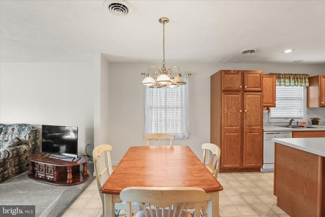 5 OXEN LN, New Oxford, PA 17350