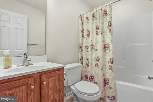 5 OXEN LN, New Oxford, PA 17350