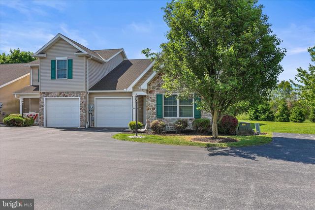 5 OXEN LN, New Oxford, PA 17350