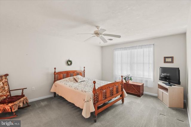 5 OXEN LN, New Oxford, PA 17350
