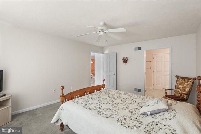 5 OXEN LN, New Oxford, PA 17350