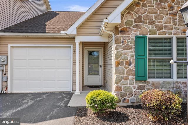 5 OXEN LN, New Oxford, PA 17350