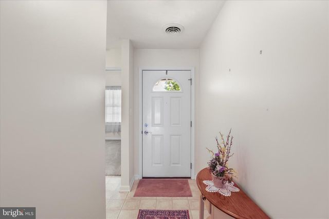 5 OXEN LN, New Oxford, PA 17350