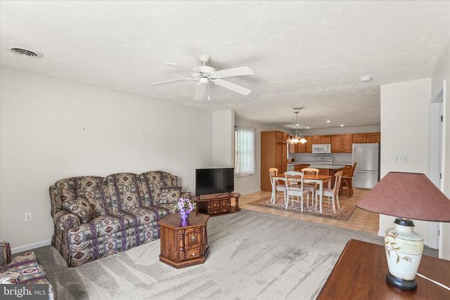 5 OXEN LN, New Oxford, PA 17350