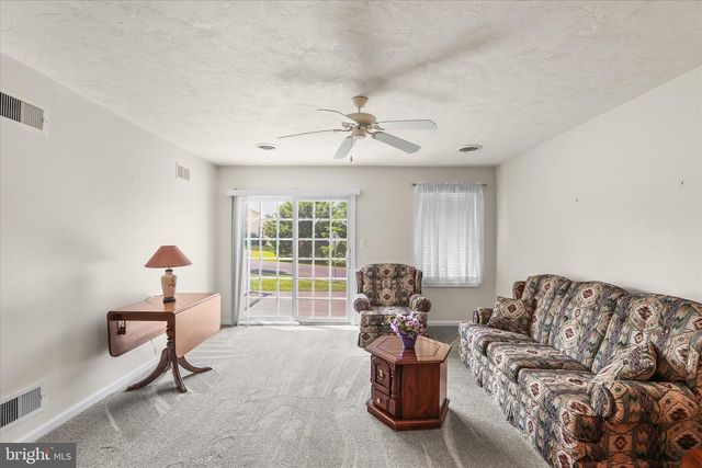 5 OXEN LN, New Oxford, PA 17350