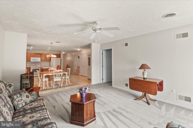 5 OXEN LN, New Oxford, PA 17350