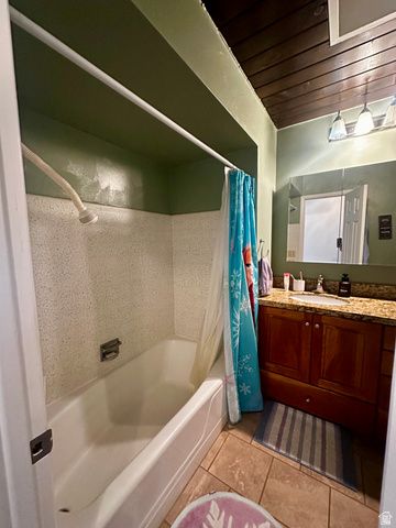 1115 S CANYON CREST DR, Bountiful, UT 84010