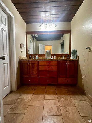 1115 S CANYON CREST DR, Bountiful, UT 84010
