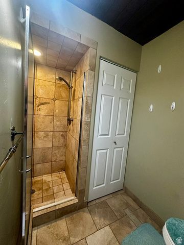 1115 S CANYON CREST DR, Bountiful, UT 84010