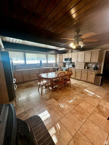 1115 S CANYON CREST DR, Bountiful, UT 84010